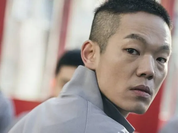 俳優イ・ジョンヒョン、12月に一般女性と結婚へ…ENA『新兵』でも活躍
