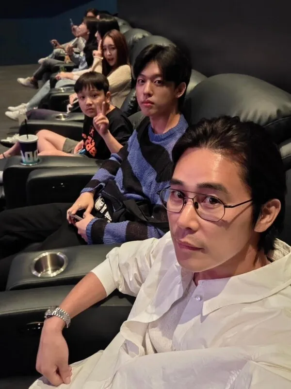 俳優チョン・テウの長男ハジュン、HYBE練習生を辞退?アイドル級のビジュアルが話題