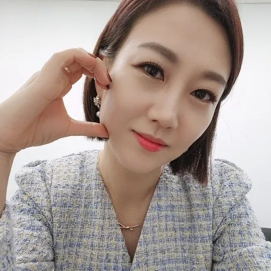 Jang Yoon-jeong kỷ niệm 27 năm ra mắt: 'Tôi vẫn nhớ ngày mình bị ướt sũng dưới mưa' giữa lùm xùm mẹ bị bắt giữ