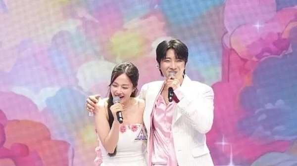 So Yoo-mi tỏa ra 'luồng gió tình yêu' với bạn trai kém 4 tuổi Hwang Yoon-sung, người đã hoàn thành nghĩa vụ quân sự